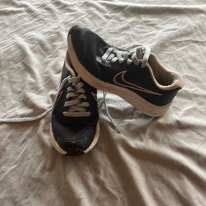 Girls Black Nike Shoes